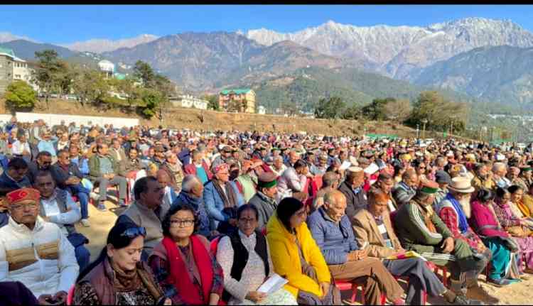 Employees and Pensioners Roar: Strong Warning Issued to Sukhu Government from Dharamshala Police Ground