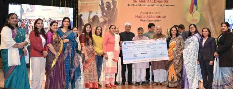 शिक्षा मंत्री ने खेल प्रतिभाओं को 1.20 करोड़ से अधिक की पुरस्कार राशि से किया सम्मानित।