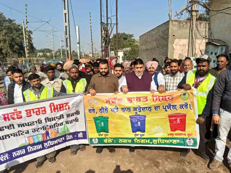 MLA Prashar lead special cleanliness drive in Kabir Basti; urge residents to support authorities in keeping city clean