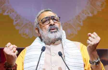 Congress will continue to decline under Gandhi family: Giriraj Singh amid Karnataka power tussle
