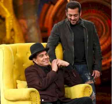 Salman Khan gets emotional over Dharmendra's demise: 'Life goes on'