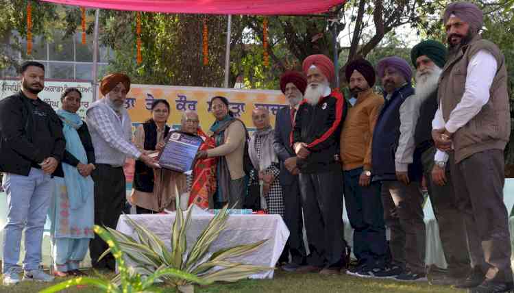 Author Bachint Kaur Honoured with ‘Mata Tej Kaur Sanghera Memorial Award’