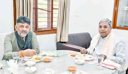 Breakfast diplomacy: Shivakumar to woo Siddaramaiah with ‘naati koli’