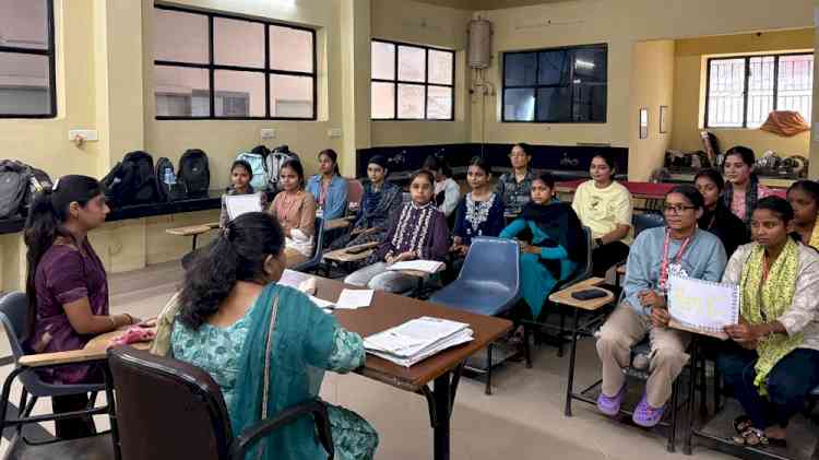 PCM S.D. College for Women holds Hindi Quiz Competition