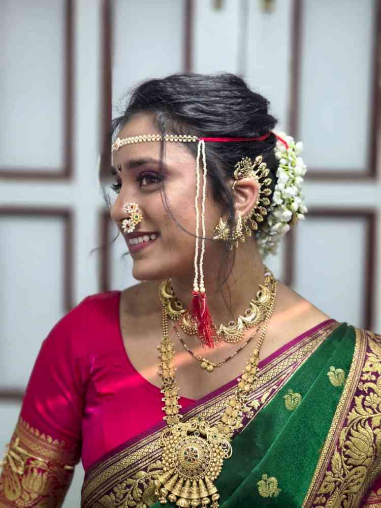 A flowing nauvari (9-yard) sari, and a dazzling nath (nose-pin): Sumbul Touqeer Khan shines as a traditional bride in Sony SAB’s Itti Si Khushi