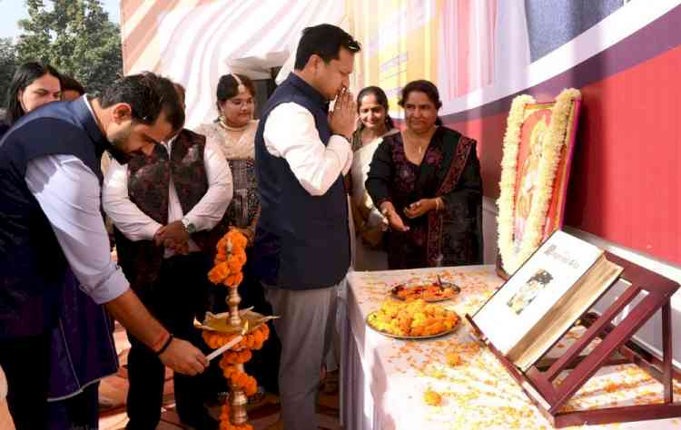 अंतर्राष्ट्रीय गीता महोत्सव के तीसरे दिन डीसी सचिन गुप्ता ने दीप प्रज्वलित कर किया विधिवत शुभारंभ