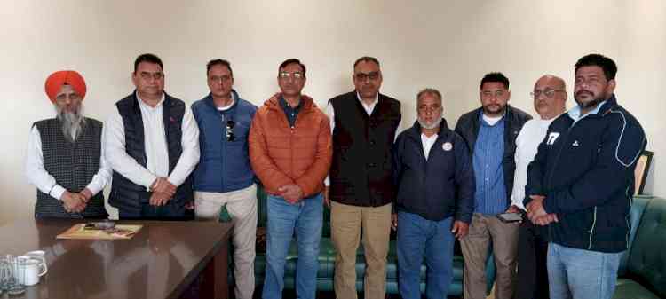 ‘Chai Par Charcha’: Pawan Dewan meets with local residents in the Jawahar Nagar area