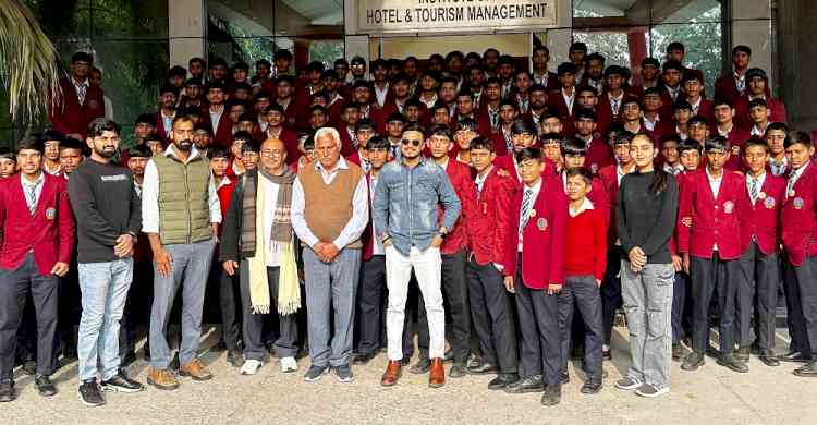 स्कूली छात्रों ने की आईएचटीएम की विजिट