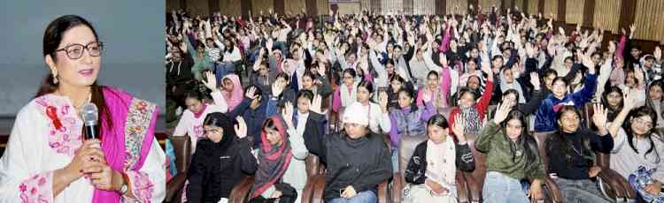 Prof. Atima Sharma Dwivedi guides KMV Collegiate Students during an Orientation session