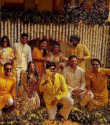 Kartik Aaryan's sister dances to his hit song while walking towards wedding mandap under 'phoolon ki chaadar'