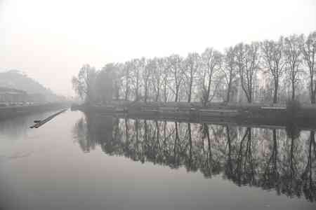 Intense cold wave sweeps across Kashmir; no forecast for snowfall till mid Dec
