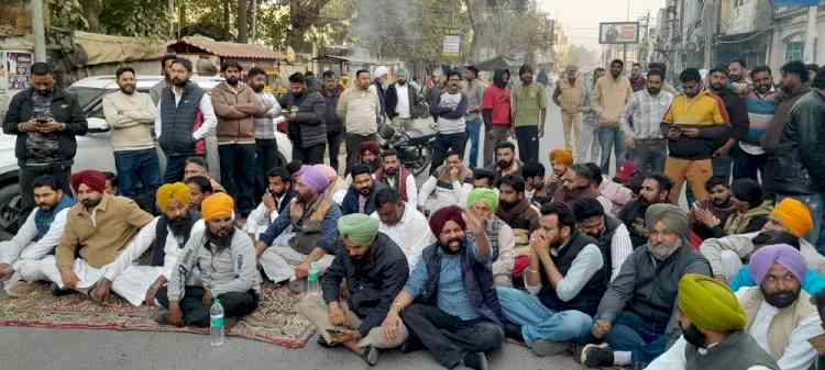 Congress workers gherao BDPO Office, allege nomination cancelled under pressure from AAP MLA