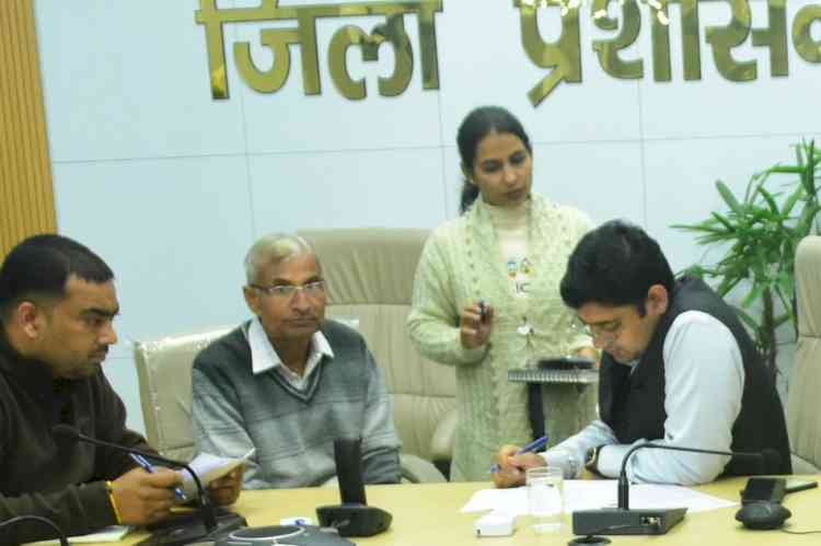 समाधान शिविर में सुनी नागरिकों की शिकायतें