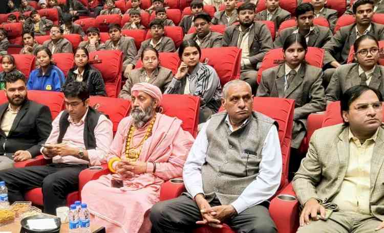 निगमायुक्त डॉ. आनंद कुमार शर्मा ने स्कूली बच्चों को दिया स्वच्छता का संदेश