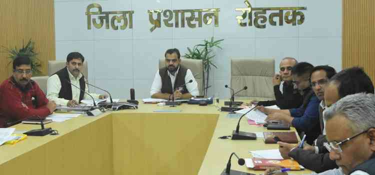 एडीसी ने फसल बीमा कंपनी के प्रतिनिधियों को जिला में निर्धारित स्थानों पर उपस्थिति सुनिश्चित करने के निर्देश दिए