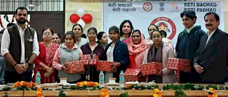 एडीसी नरेंद्र कुमार ने बेटी बचाओ-बेटी पढ़ाओ कार्यक्रम की शपथ दिलवाई