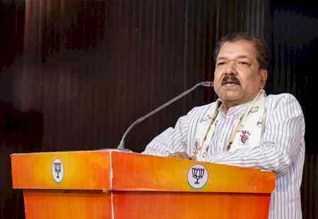 'Shashi Tharoor is skilled, Rahul Gandhi creates drama': BJP on Congress' banquet row