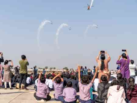 Gujarat: IAF’s Sarang team mesmerises Ankleshwar with aerial display
