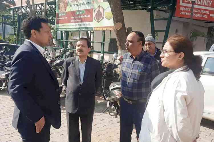 उपायुक्त सचिन गुप्ता ने सीएमओ को सभी आवश्यक स्वास्थ्य सेवाएं निर्बाध रूप से संचालित करने के निर्देश दिए