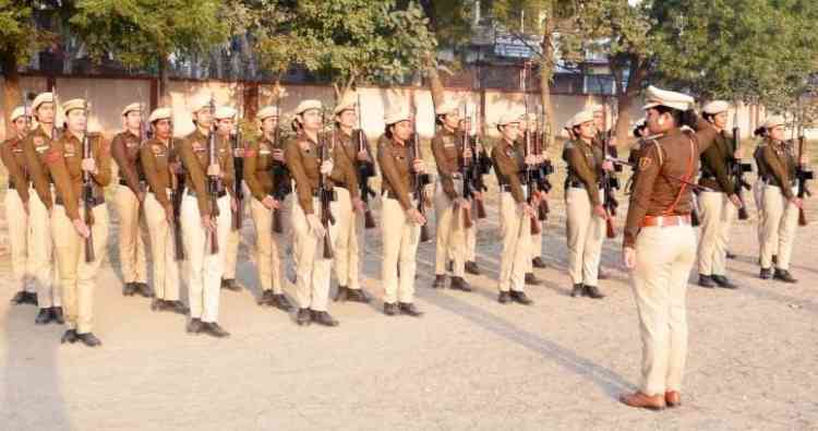 पुलिस लाइन में दंगा निरोधक व कानून व्यवस्था से निपटने के लिए किया अभ्यास