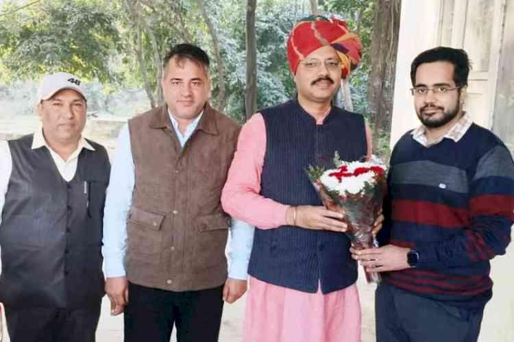 गांव की उन्नति का पथ प्रदर्शक है ग्राम सचिवः डॉ वीरेंद्र सिंह चौहान