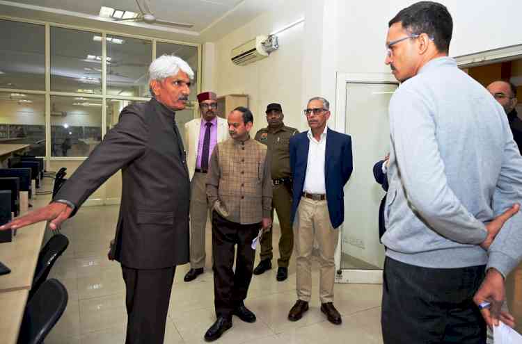 स्वराज सदन भवन के निरीक्षण के दौरान कुलपति ने दिए साफ-सफाई और रखरखाव पर निर्देश