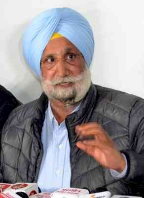 Punjab Congress MP Randhawa serves notice to suspended leader Navjot for defamatory remarks