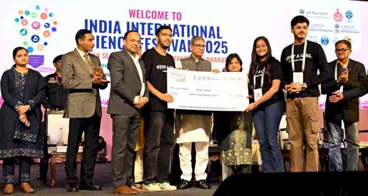 Governor of Haryana Prof. Ashim Kumar Ghosh graces the Closing and Valedictory Ceremony of the India International Science Festival (IISF) 2025