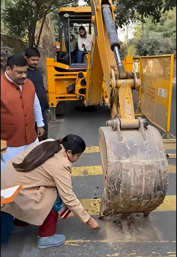 Mayor launches Rs 7 crore work to install pipeline under canal based water supply project