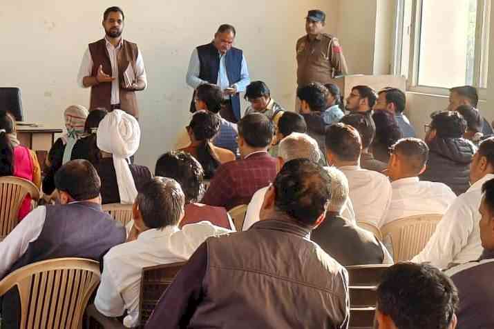 एडीसी नरेंद्र कुमार ने मनरेगा मजदूरों की ई-केवाईसी जल्द से जल्द पूर्ण करने के निर्देश दिए