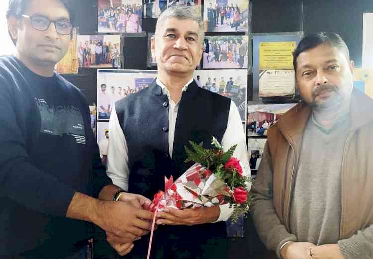 पत्रकारिता विभागाध्यक्ष का कार्यभार संभाला प्रो. गुलाब सिंह ने