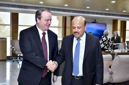 High-level US team kicks off trade talks with Indian officials