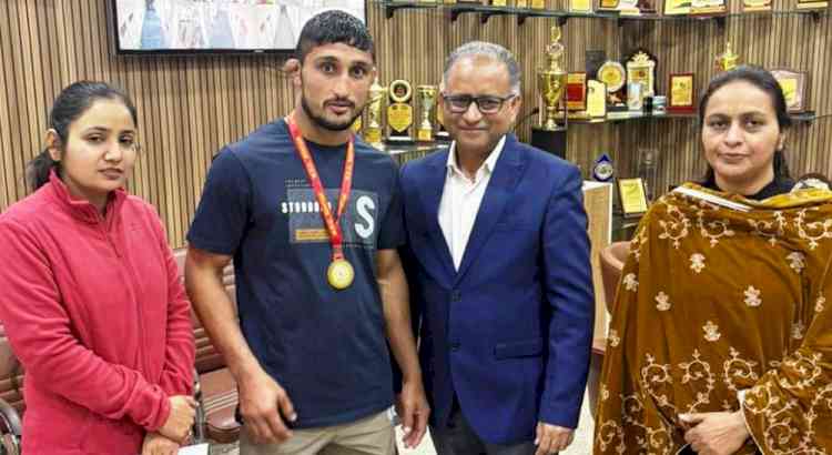 इंटर कॉलेज कुश्ती में हिंदू कॉलेज के मेघनाथ ने जीता स्वर्ण