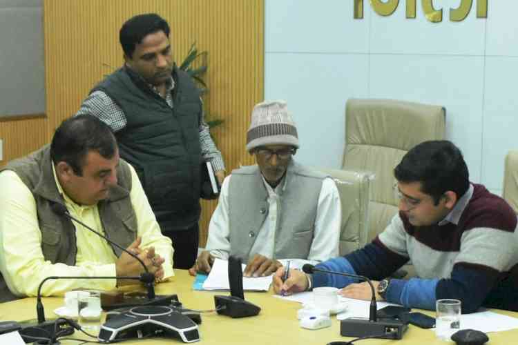 समाधान शिविर में नागरिकों की शिकायतों के निपटारे के निर्देश दिए