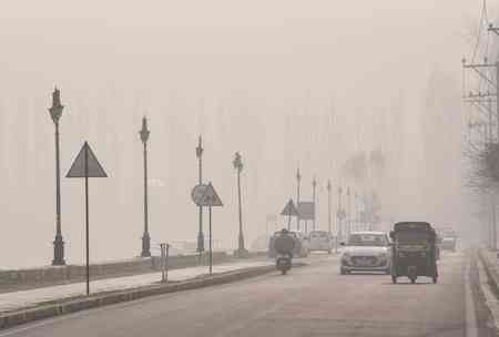 Cold wave continues in Kashmir; day temperature drops to 7