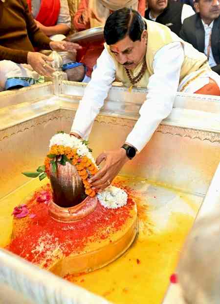 MP CM offers prayers at Kashi Vishwanath temple, says PM Modi changed city