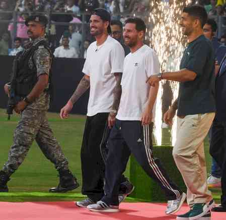 Messi mania grips Delhi as thousands flock to Arun Jaitley Stadium