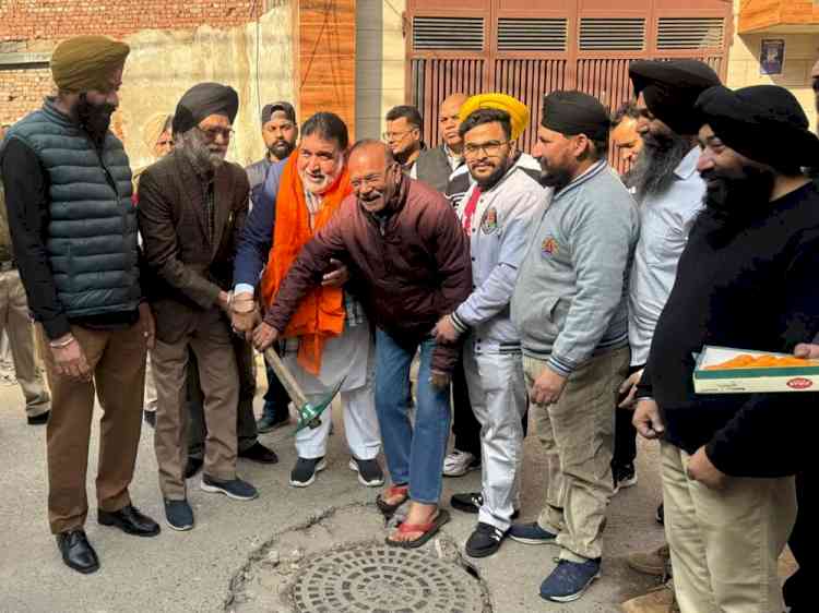 MLA Prashar kick starts project to install water supply line in Mohalla Fatehganj