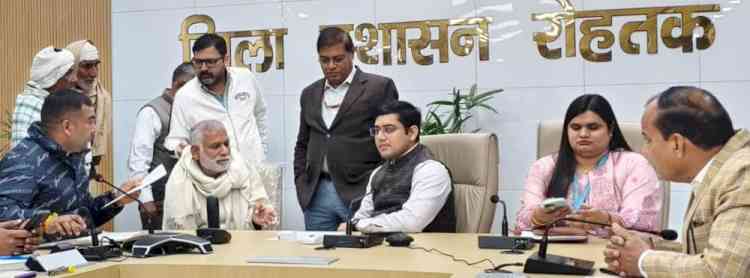 उपायुक्त सचिन गुप्ता के निर्देशानुसार समाधान शिविर में नागरिकों की शिकायतों के शीघ्र निपटारे के निर्देश