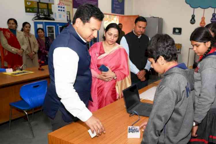 डीसी सचिन गुप्ता ने केन्द्रीय विद्यालय में किया व्यावसायिक लैब का उद्घाटन