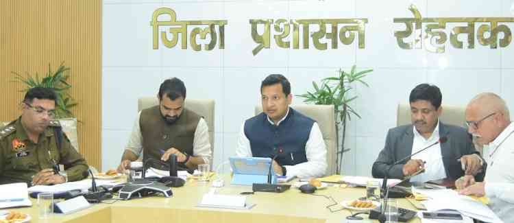 उपायुक्त सचिन गुप्ता ने धुंध के मौसम के दृष्टिगत सडक़ सुरक्षा के सभी प्रबंध पूरे करने के निर्देश दिए