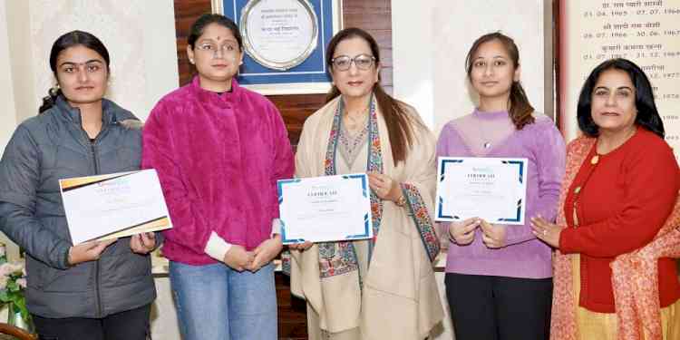 KMVites earn Accolades for Excellence and Leadership during the Internship with Up-to-Skills