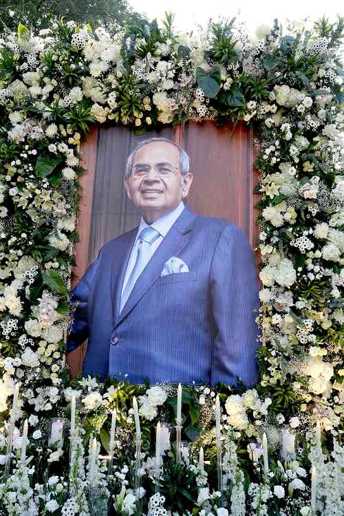 The Hinduja Family & Friends Hold a Prayer Meeting for GP Hinduja
