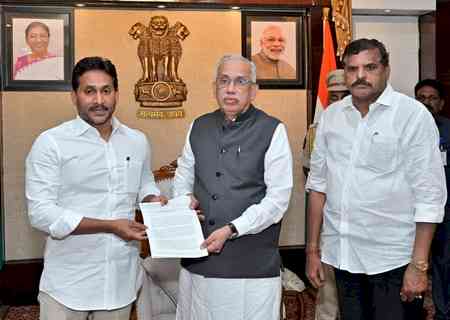 Andhra: Jagan submits one crore signatures to Guv against privatisation of medical colleges