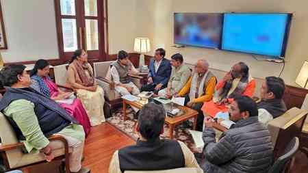 MPs from Madhya Pradesh meet Scindia; strengthening of party discussed 