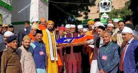 Union Minister Kiren Rijiju offers 'chadar' & flowers at Ajmer dargah on behalf of PM Modi
