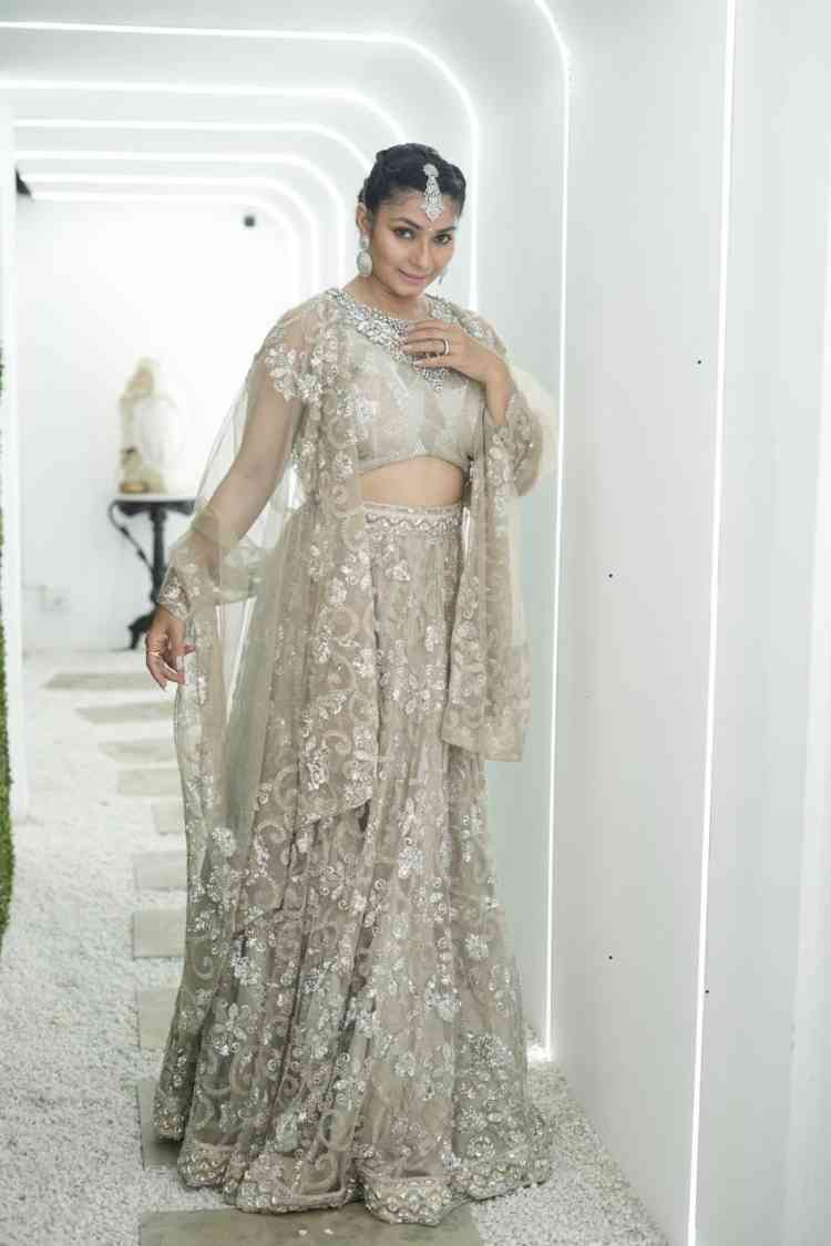 The Warmth of Tanishaa S Mukerji’s Glamour in the December chill