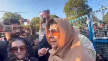 Pakistan: Imran Khan's sisters, PTI workers hold sit-in protest 