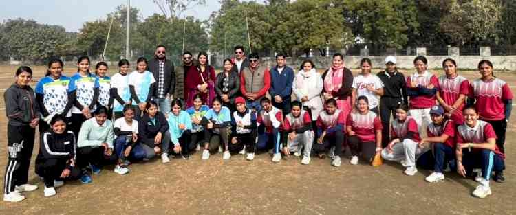 एमकेजेके में इंटर कॉलेज बेसबॉल प्रतियोगिता आयोजित