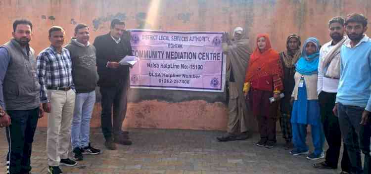 गांव खरावड़ गांव में डीएलएसए ने चलाया जागरूकता अभियान